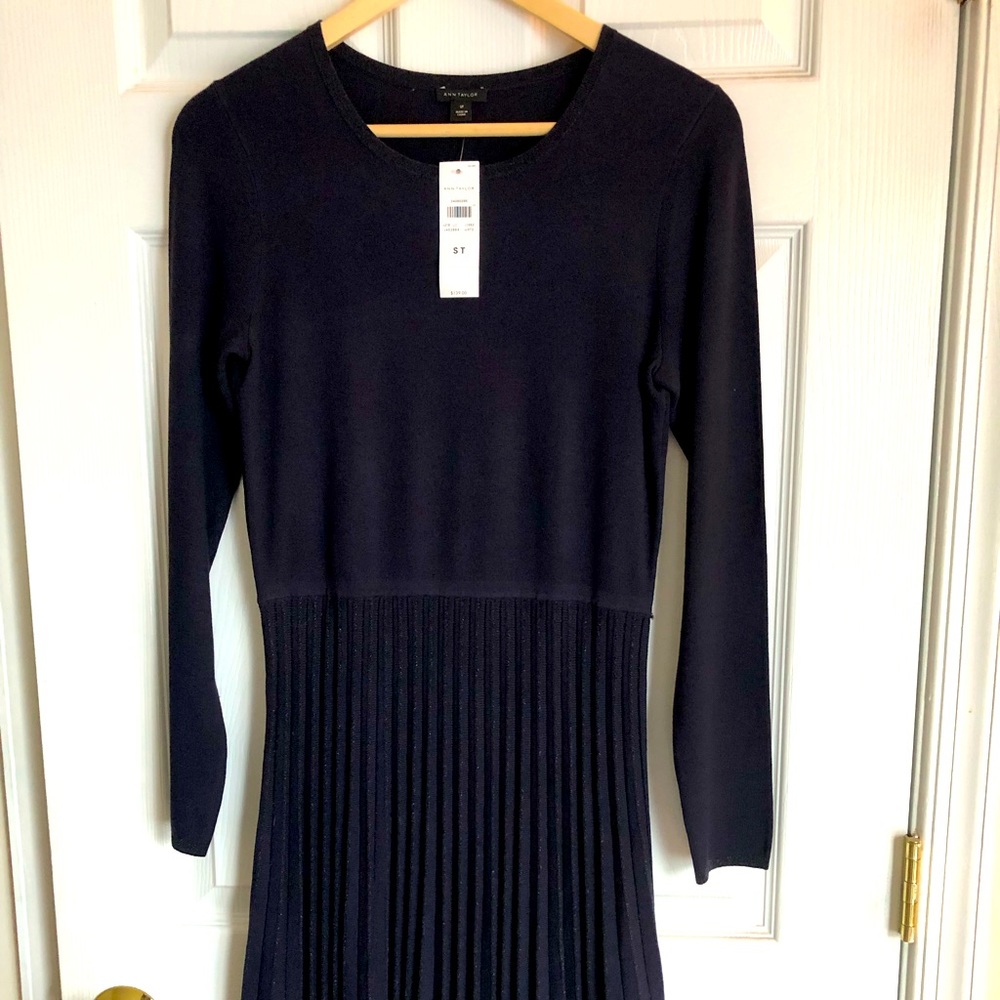 Gorgeous Ann Taylor Navy blue sweater dress